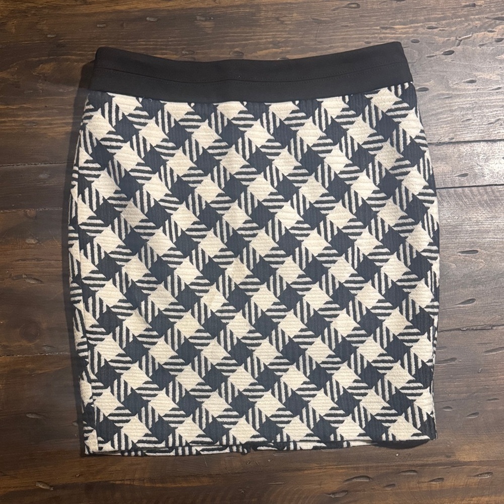 White House Black Market-Black and White Pencil Skirt